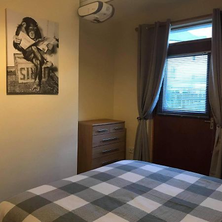 No 5 Newly Refurbished 4 Bedroom House Cononbridge Extérieur photo
