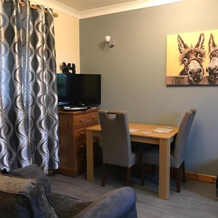No 5 Newly Refurbished 4 Bedroom House Cononbridge Extérieur photo