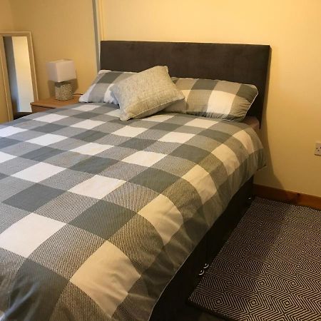 No 5 Newly Refurbished 4 Bedroom House Cononbridge Extérieur photo