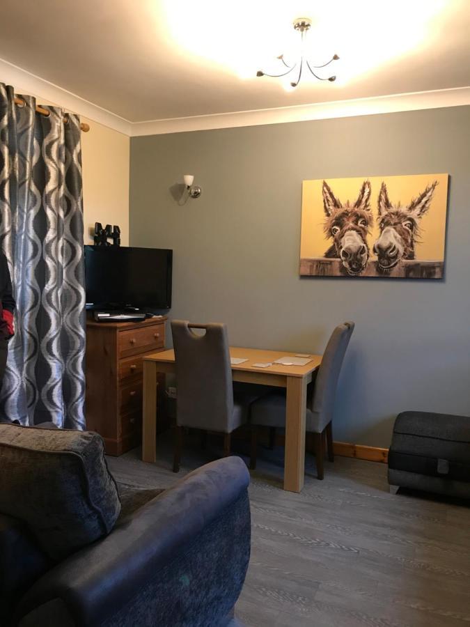 No 5 Newly Refurbished 4 Bedroom House Cononbridge Extérieur photo