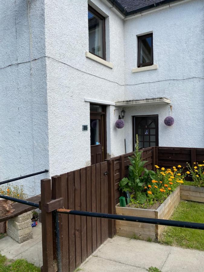 No 5 Newly Refurbished 4 Bedroom House Cononbridge Extérieur photo