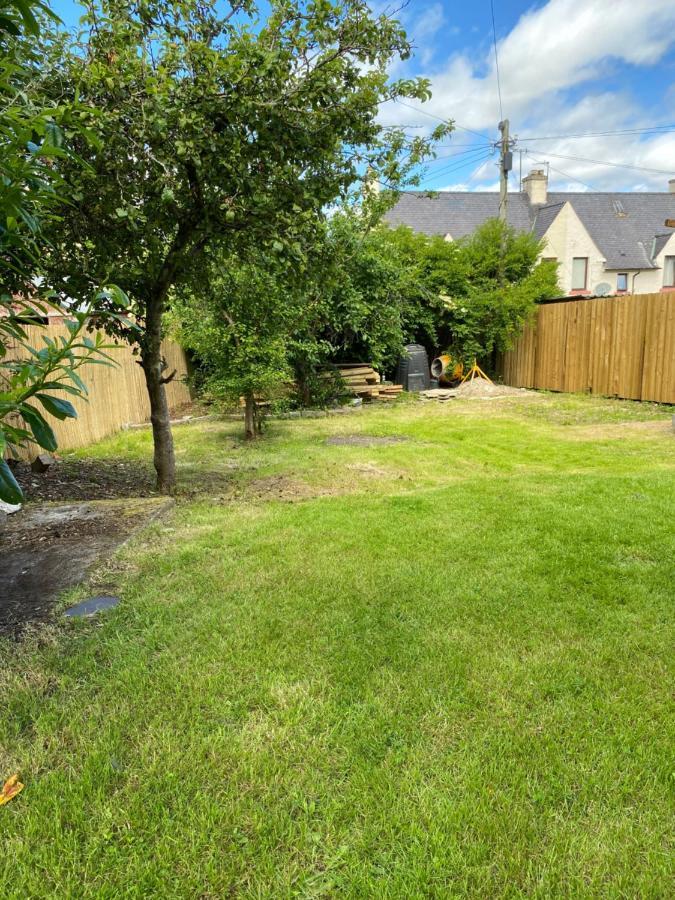 No 5 Newly Refurbished 4 Bedroom House Cononbridge Extérieur photo