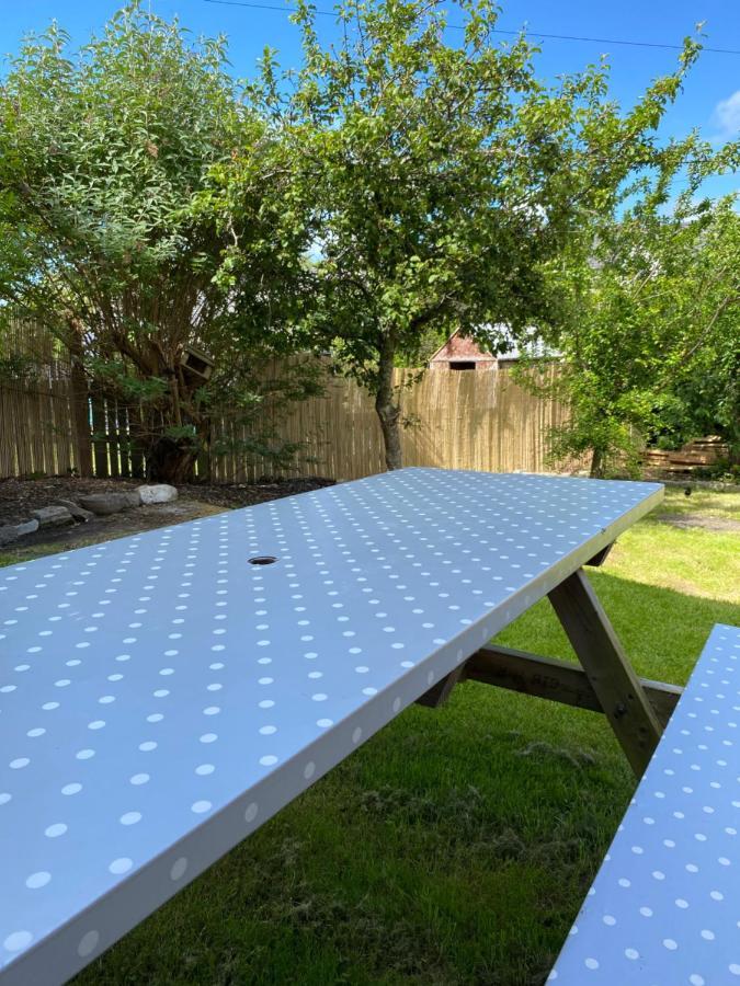 No 5 Newly Refurbished 4 Bedroom House Cononbridge Extérieur photo