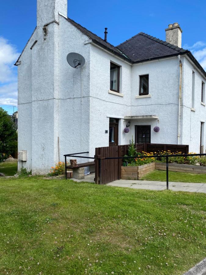 No 5 Newly Refurbished 4 Bedroom House Cononbridge Extérieur photo