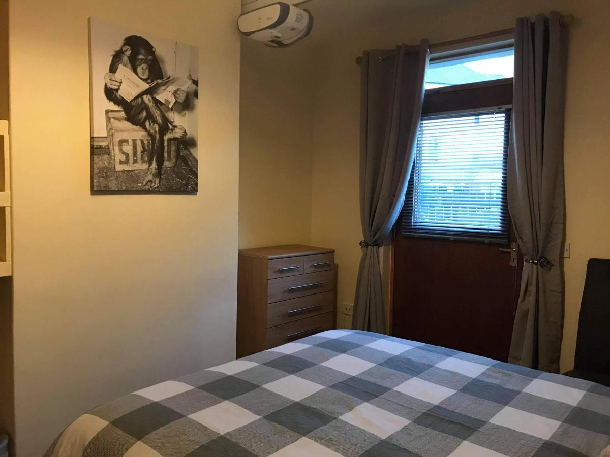 No 5 Newly Refurbished 4 Bedroom House Cononbridge Extérieur photo