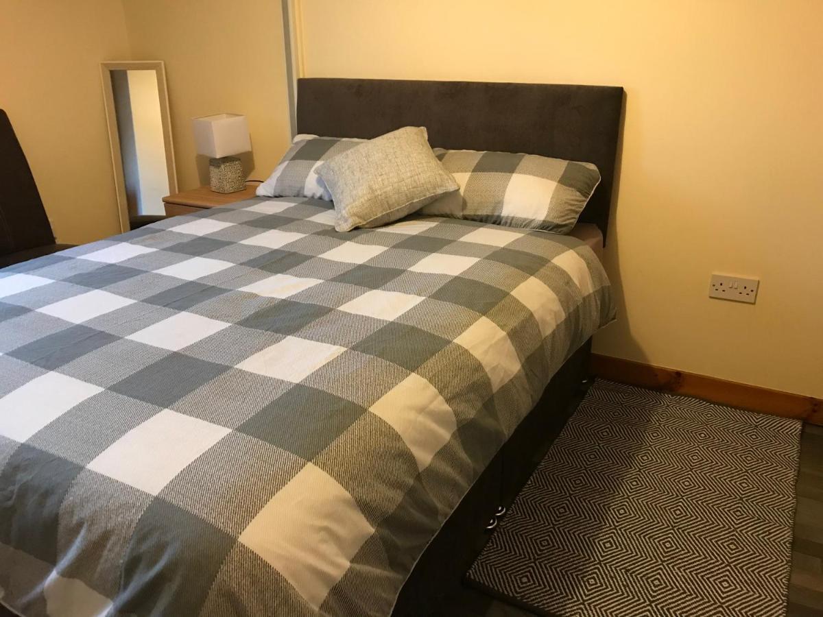 No 5 Newly Refurbished 4 Bedroom House Cononbridge Extérieur photo
