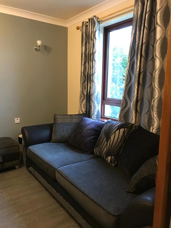 No 5 Newly Refurbished 4 Bedroom House Cononbridge Extérieur photo