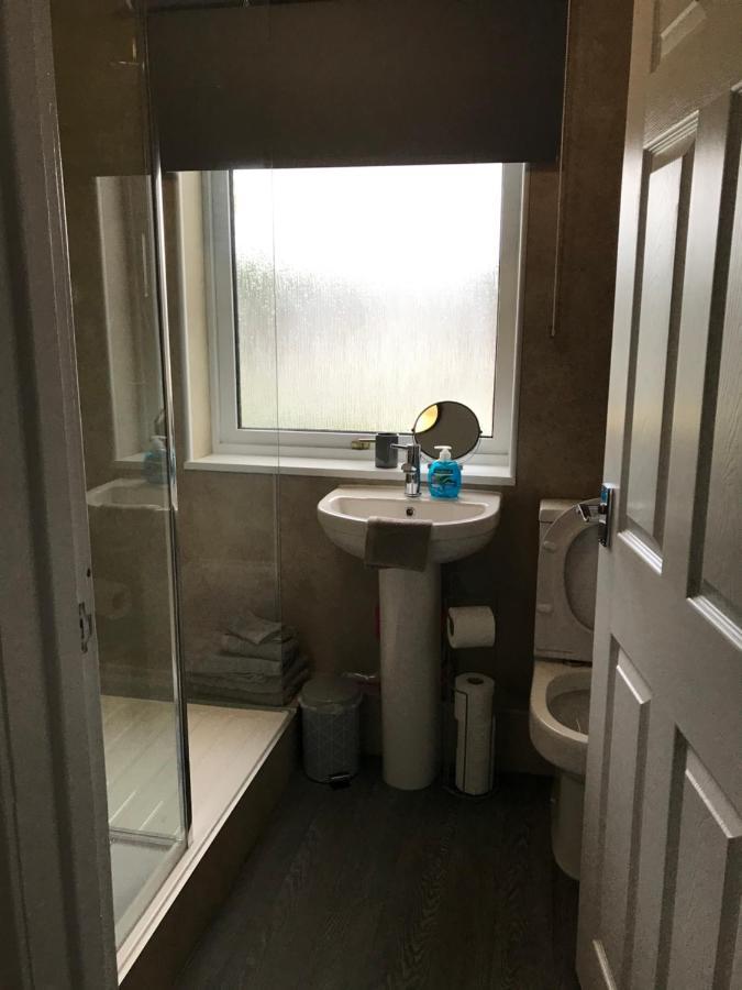 No 5 Newly Refurbished 4 Bedroom House Cononbridge Extérieur photo