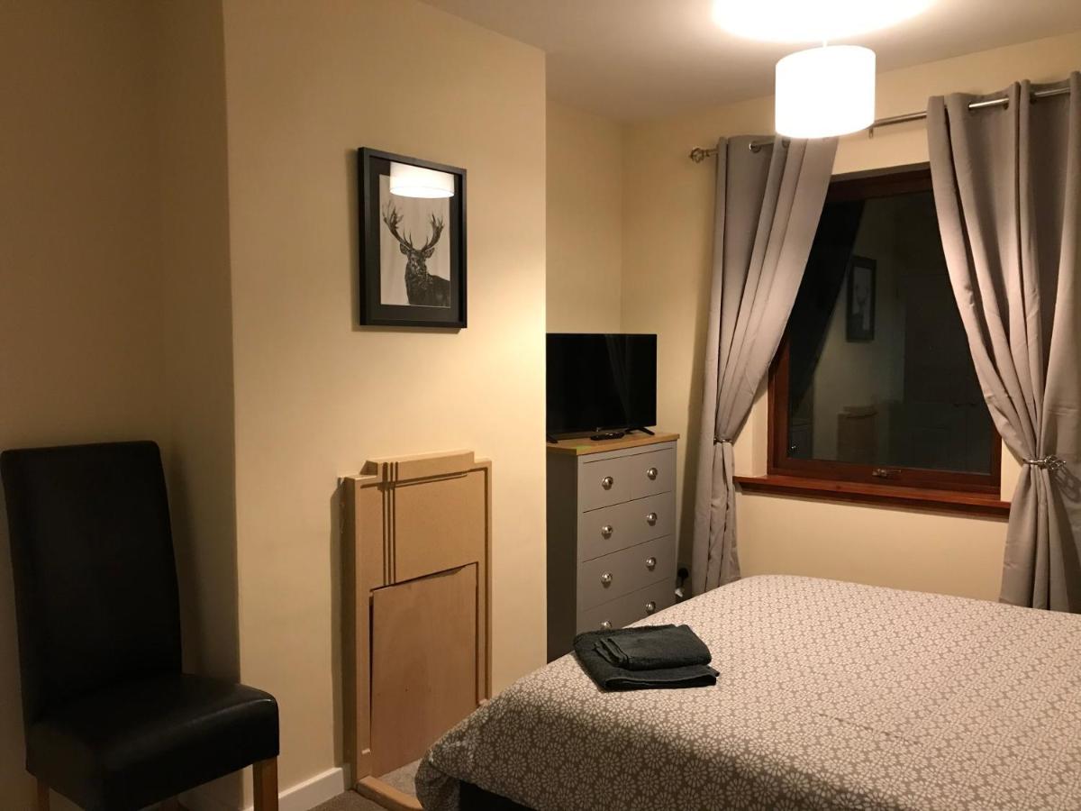 No 5 Newly Refurbished 4 Bedroom House Cononbridge Extérieur photo