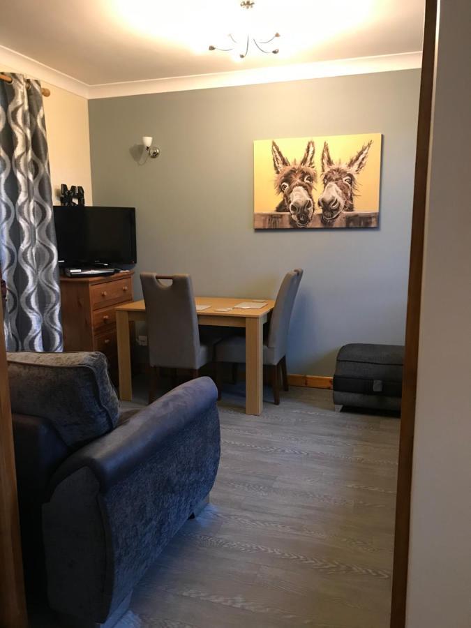 No 5 Newly Refurbished 4 Bedroom House Cononbridge Extérieur photo