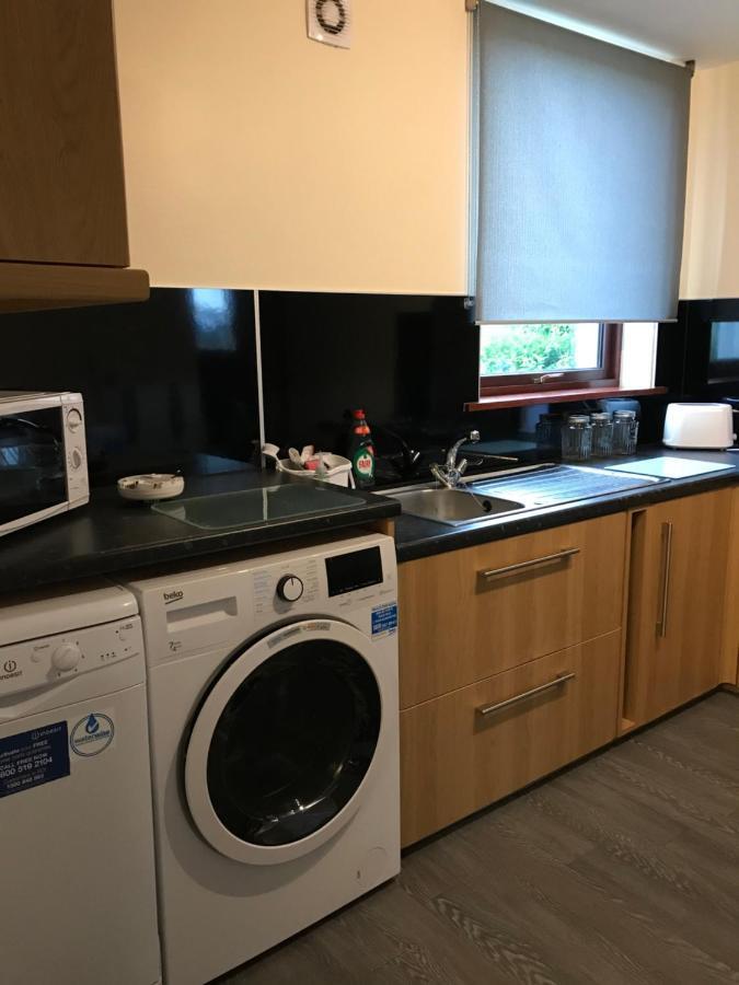 No 5 Newly Refurbished 4 Bedroom House Cononbridge Extérieur photo