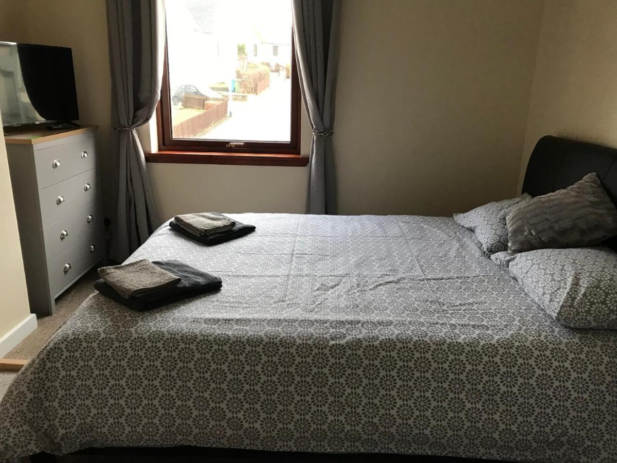 No 5 Newly Refurbished 4 Bedroom House Cononbridge Extérieur photo