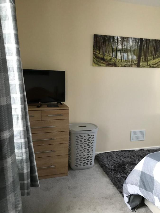 No 5 Newly Refurbished 4 Bedroom House Cononbridge Extérieur photo