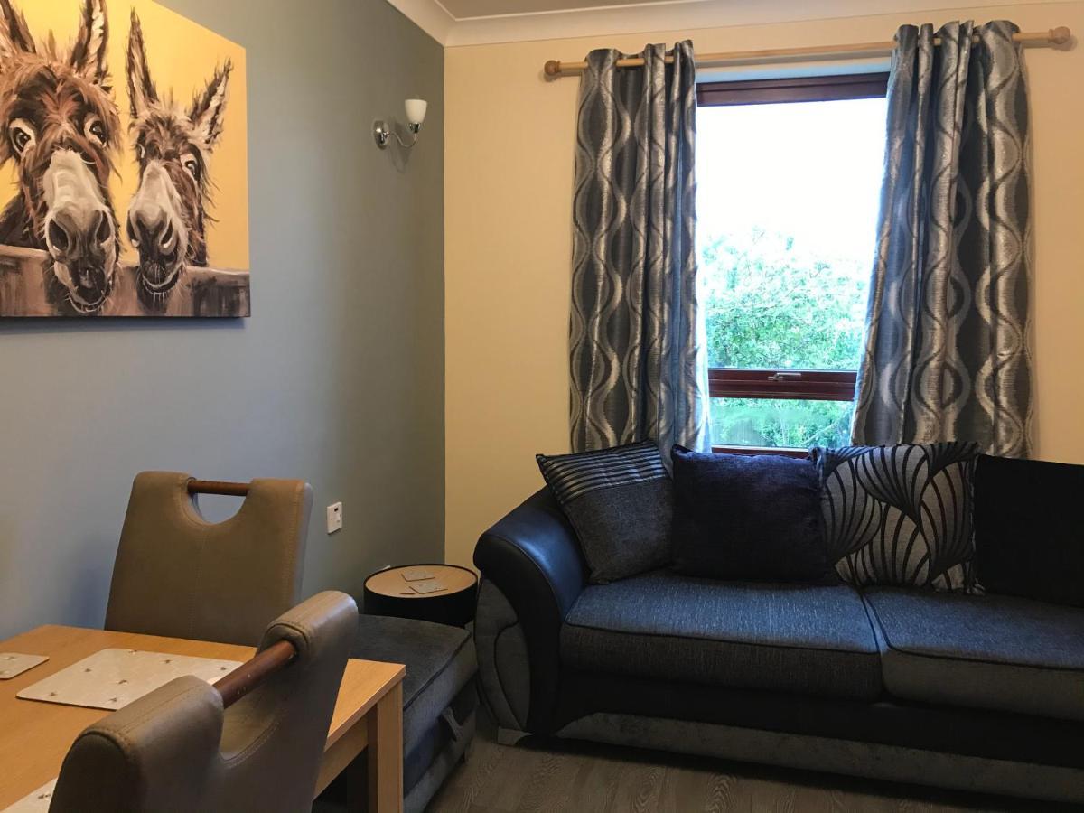 No 5 Newly Refurbished 4 Bedroom House Cononbridge Extérieur photo