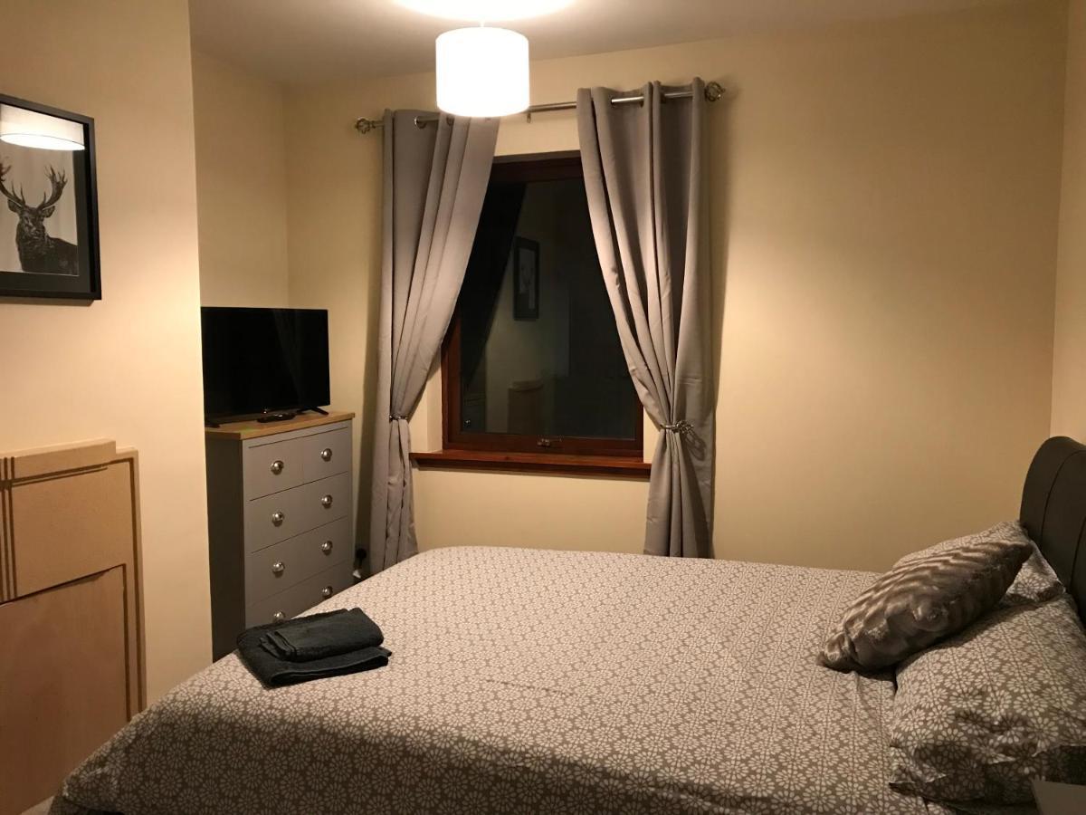 No 5 Newly Refurbished 4 Bedroom House Cononbridge Extérieur photo