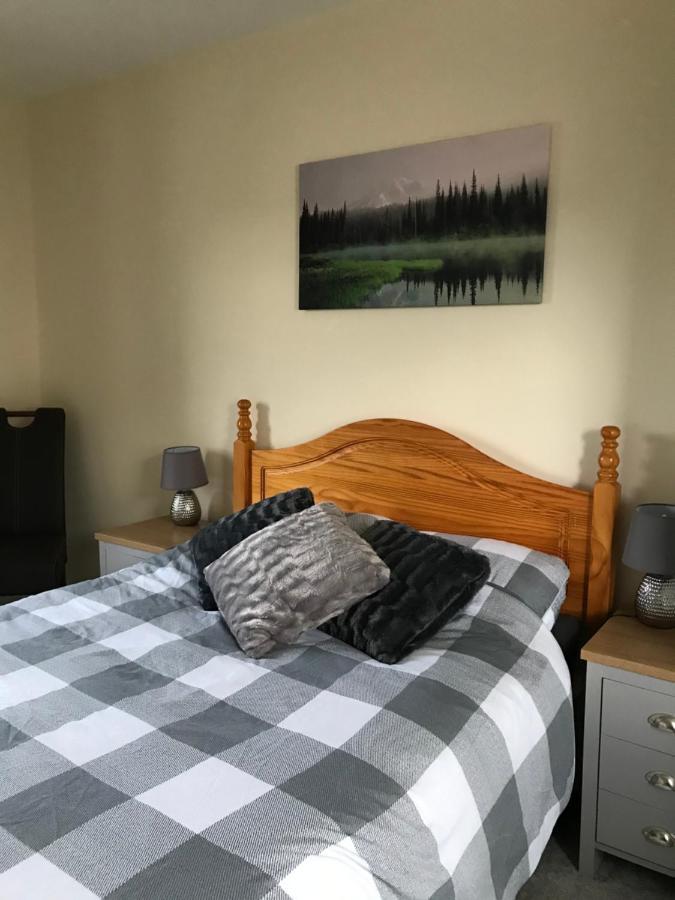 No 5 Newly Refurbished 4 Bedroom House Cononbridge Extérieur photo