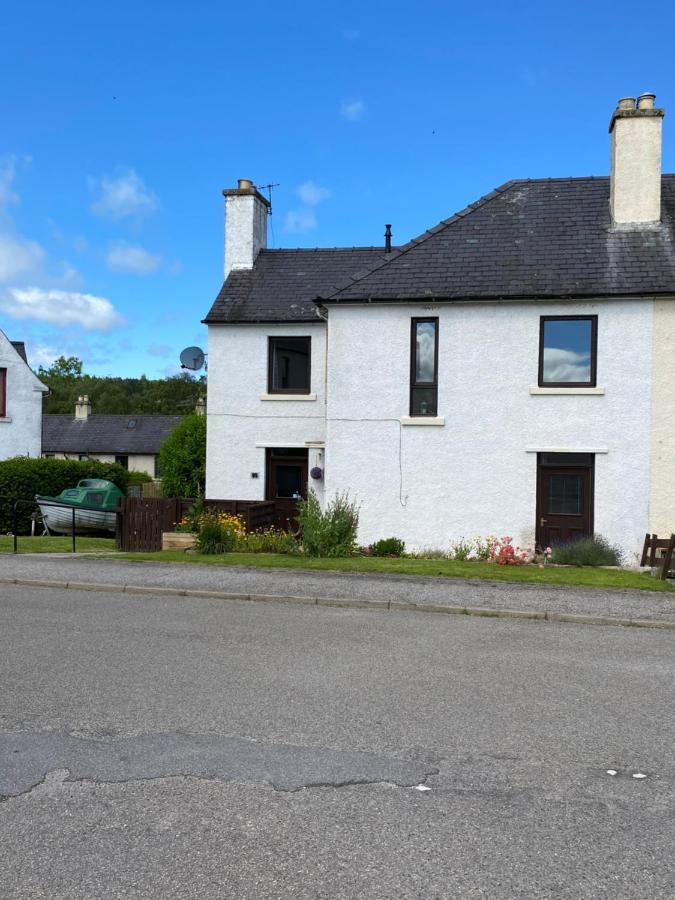 No 5 Newly Refurbished 4 Bedroom House Cononbridge Extérieur photo