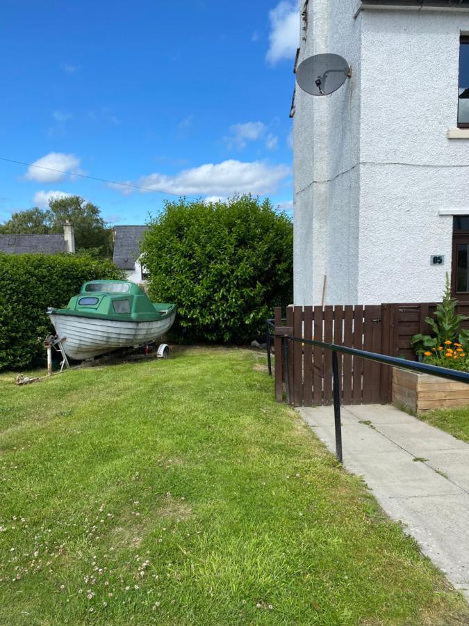 No 5 Newly Refurbished 4 Bedroom House Cononbridge Extérieur photo